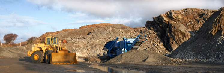 Baumaschine in ländlicher Umgebung